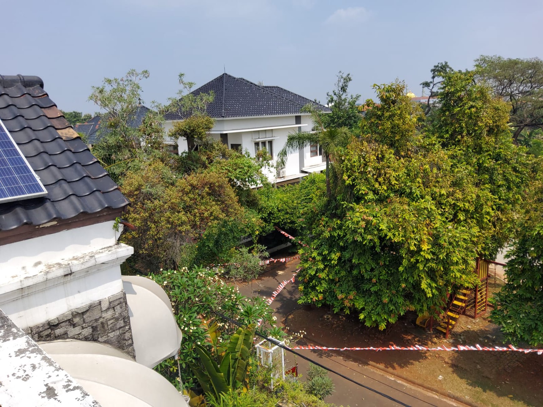 Dijual Rumah Mewah & Luas di Kemang Pratama 1 Extension, Rawabuntu - Kota Bekasi