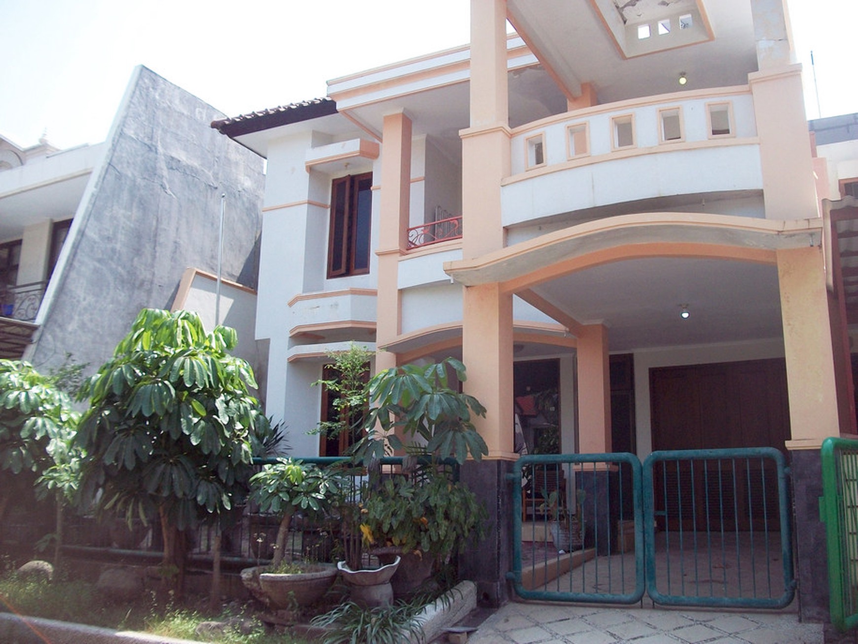 Rumah di Dharmahusada Regency Surabaya Timur, 2 Lantai, SIAP HUNI
