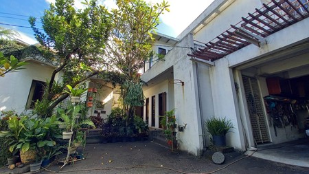 Dijual Rumah Beserta Paviliun di Wilayah Pejaten, Lingkungan Tenang, Nyaman, dan Exclusive