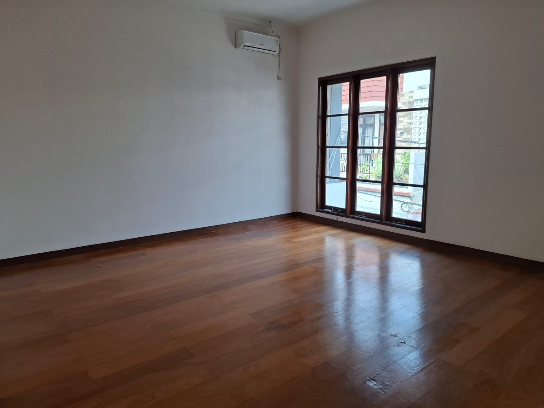 Rumah siap Huni 2.5 Lantai di Tebet Barat 