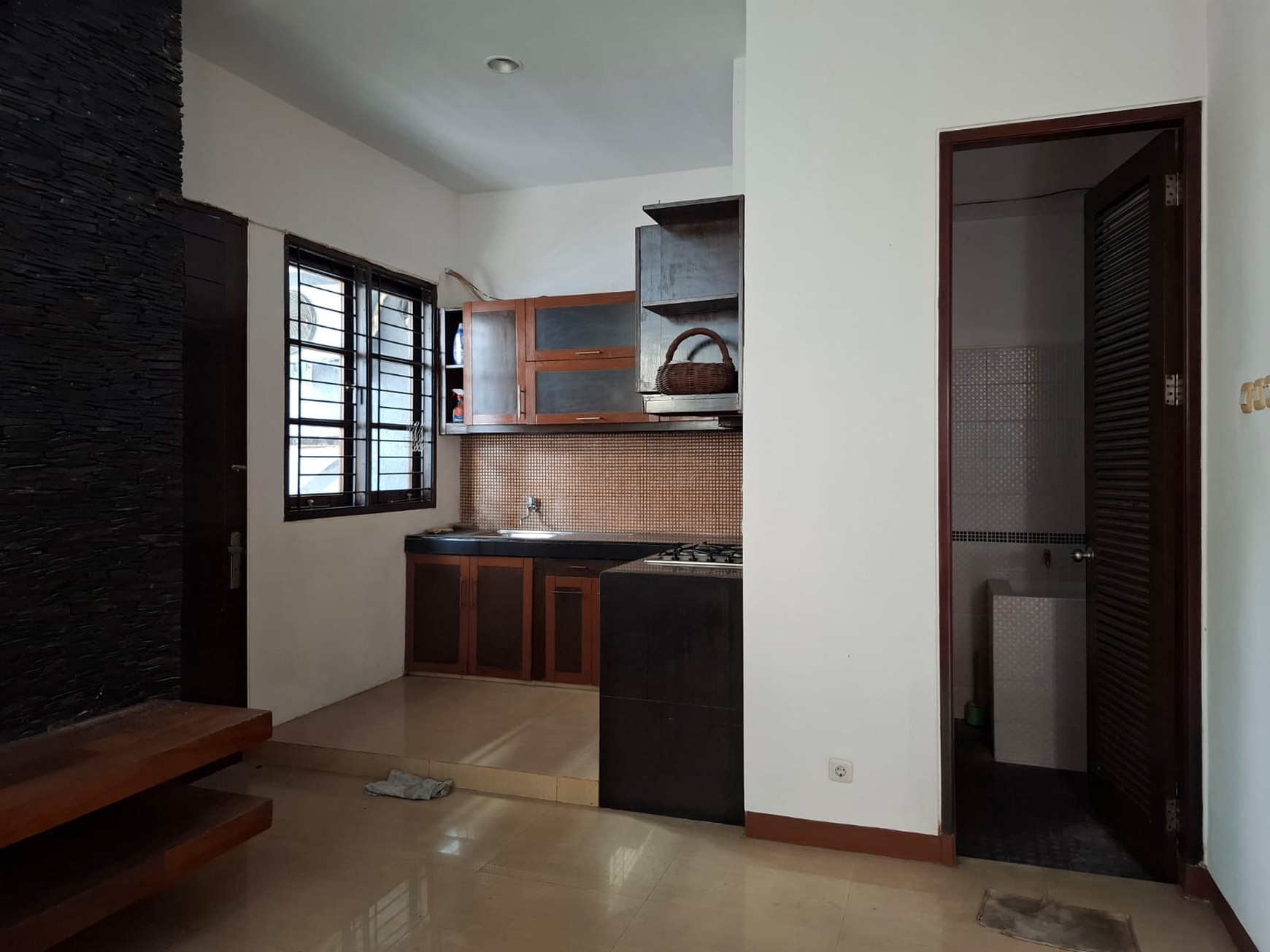 Rumah siap Huni 2.5 Lantai di Tebet Barat 
