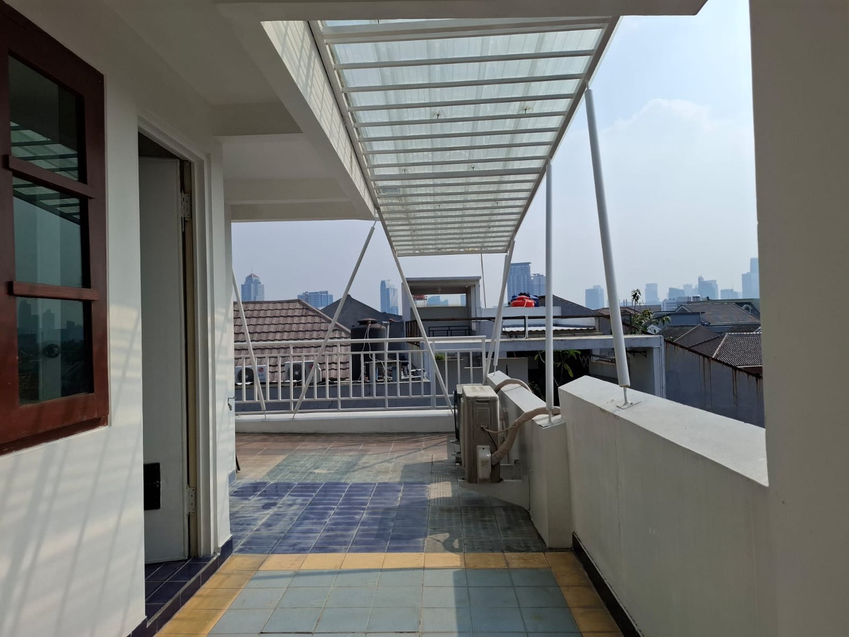 Rumah siap Huni 2.5 Lantai di Tebet Barat 