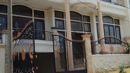 Dijual Rumah 2 lantai SHM di Darmo Hill Surabaya