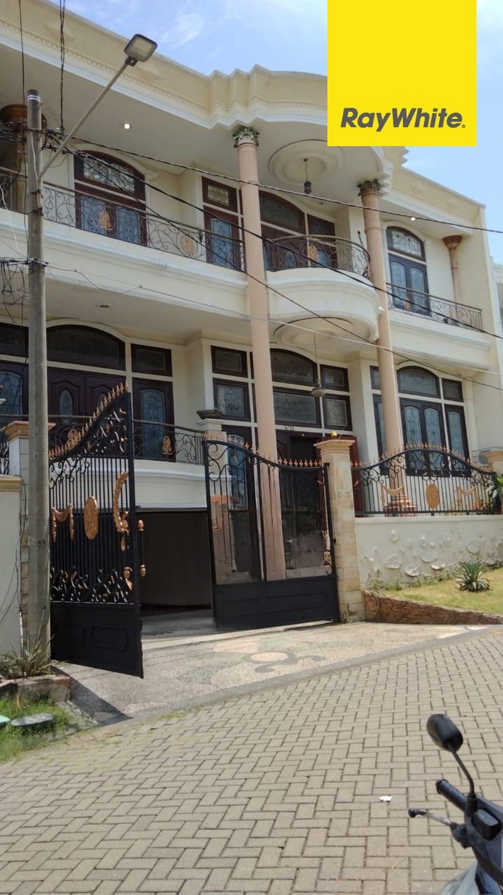 Dijual Rumah 2 lantai SHM di Darmo Hill Surabaya