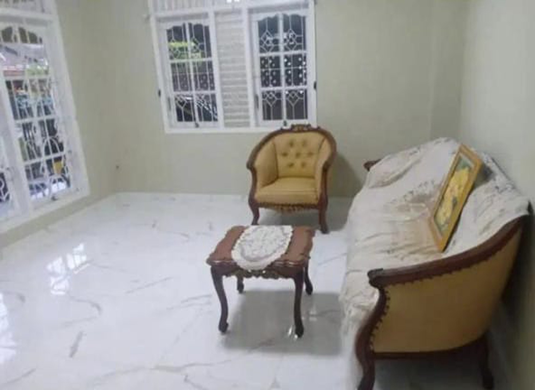 Disewakan Rumah Hook Bonus Furniture di Bintaro
