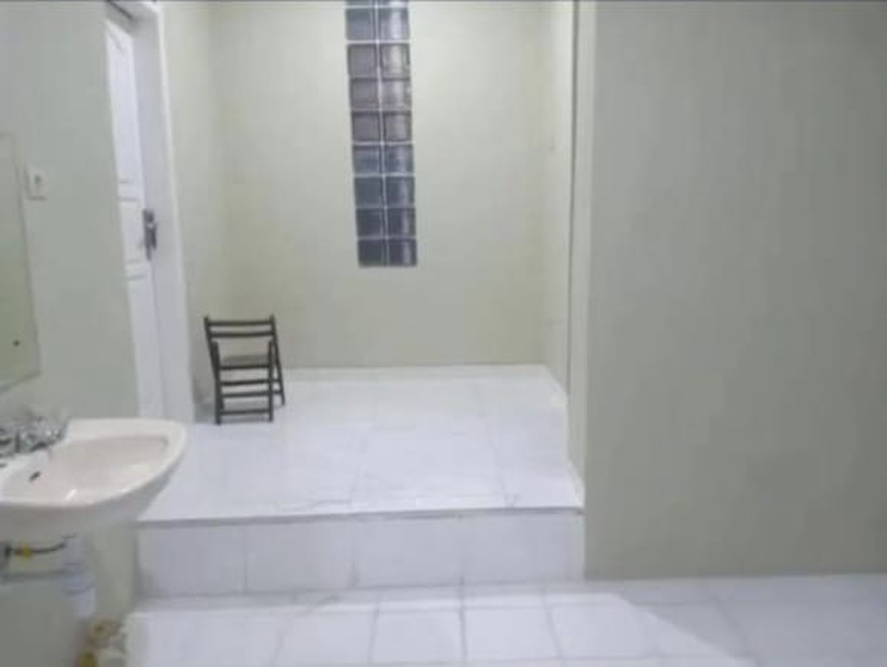 Disewakan Rumah Hook Bonus Furniture di Bintaro
