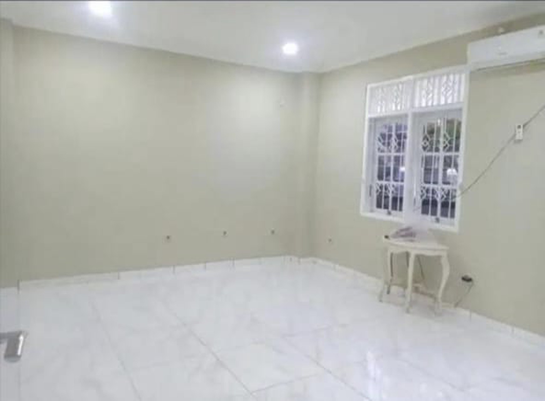 Dijual Rumah Hook Bonus Furniture di Bintaro