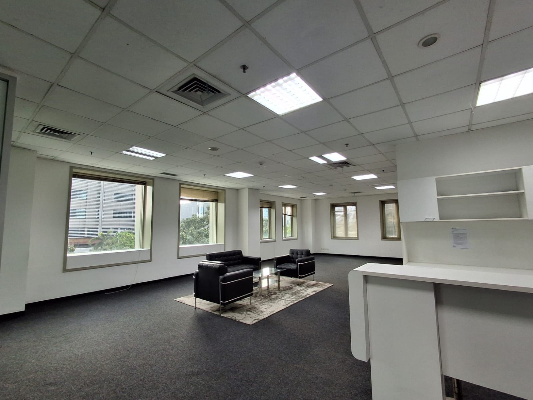 DIJUAL GEDUNG KANTOR 6 + 1 Lantai DI Mampang Prapatan - Jakarta Selatan Kondisi Prima