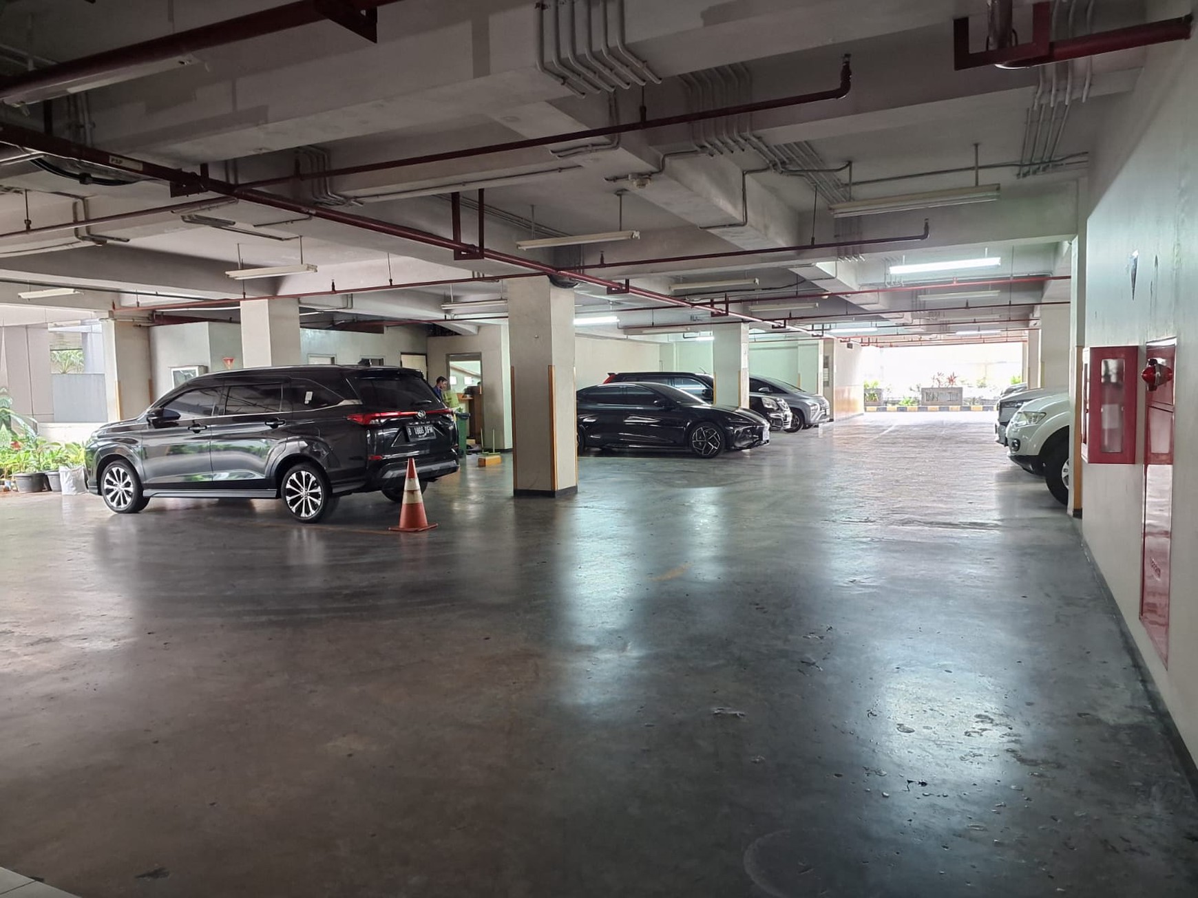 DIJUAL GEDUNG KANTOR 6 + 1 Lantai DI Mampang Prapatan - Jakarta Selatan Kondisi Prima