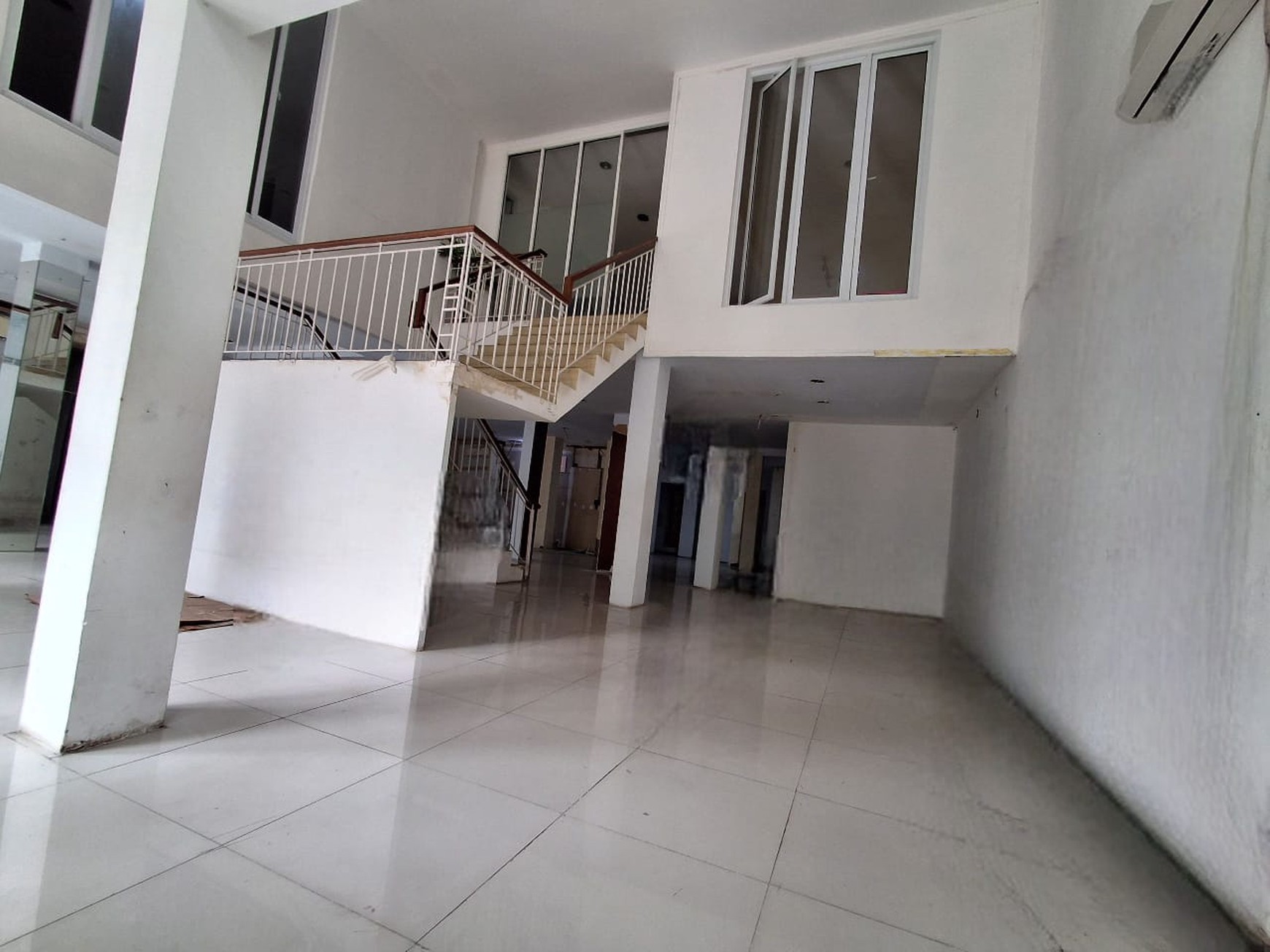 DISEWA RUMAH USAHA - 2 lantai Cikajang - Kebayoran Baru