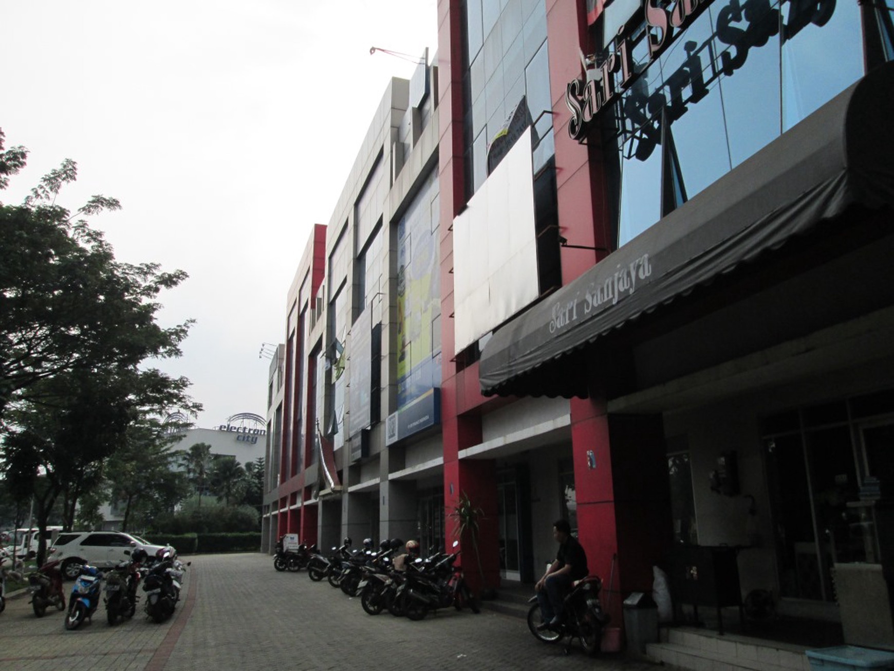 Disewakan Ruang Usaha (Ruko) di Kebayoran Arcade Bintaro Sektor 7