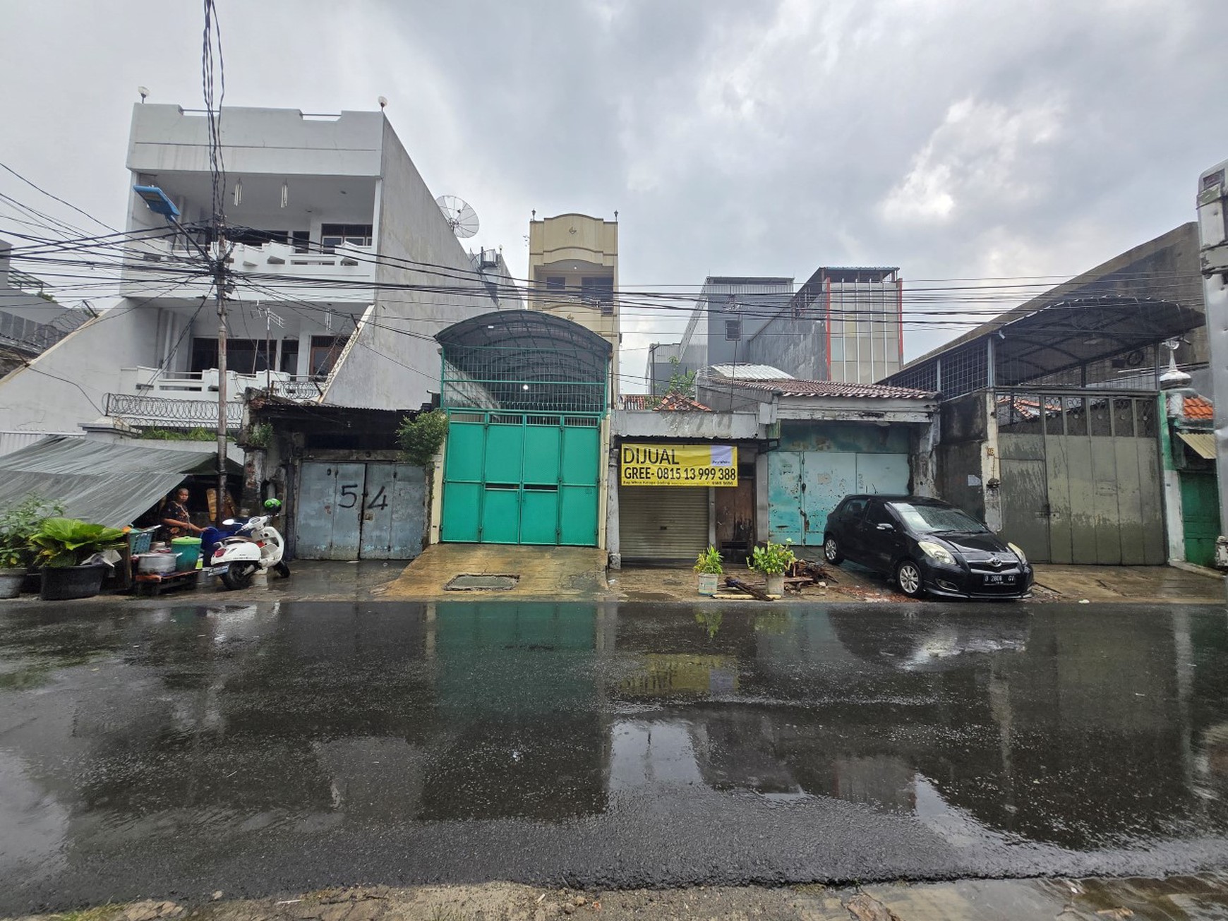 Rumah Tua Jembatan Lima, Jalan Raya, cocok untuk Kost2an
