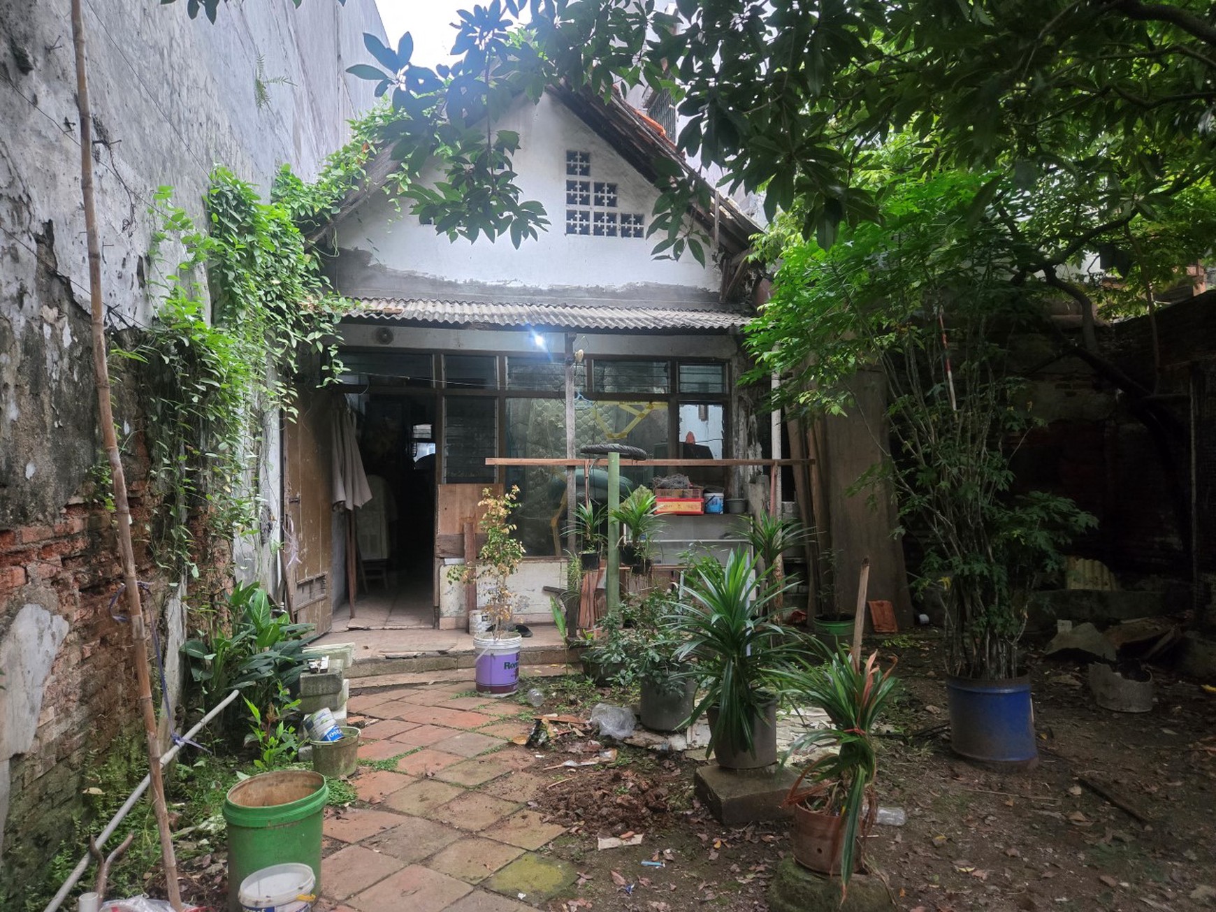 Rumah Tua Jembatan Lima, Jalan Raya, cocok untuk Kost2an