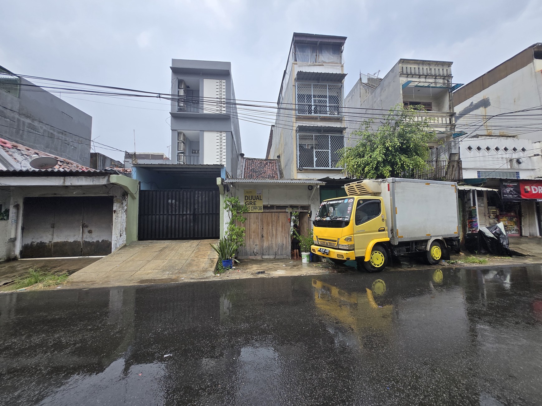 Rumah Tua Jembatan Lima, Jalan Raya, cocok untuk Kost2an
