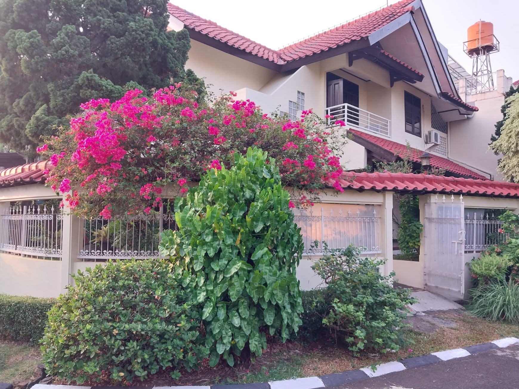 Rumah Asri dan Nyaman di Jl. Pinang Perak Pondok Indah