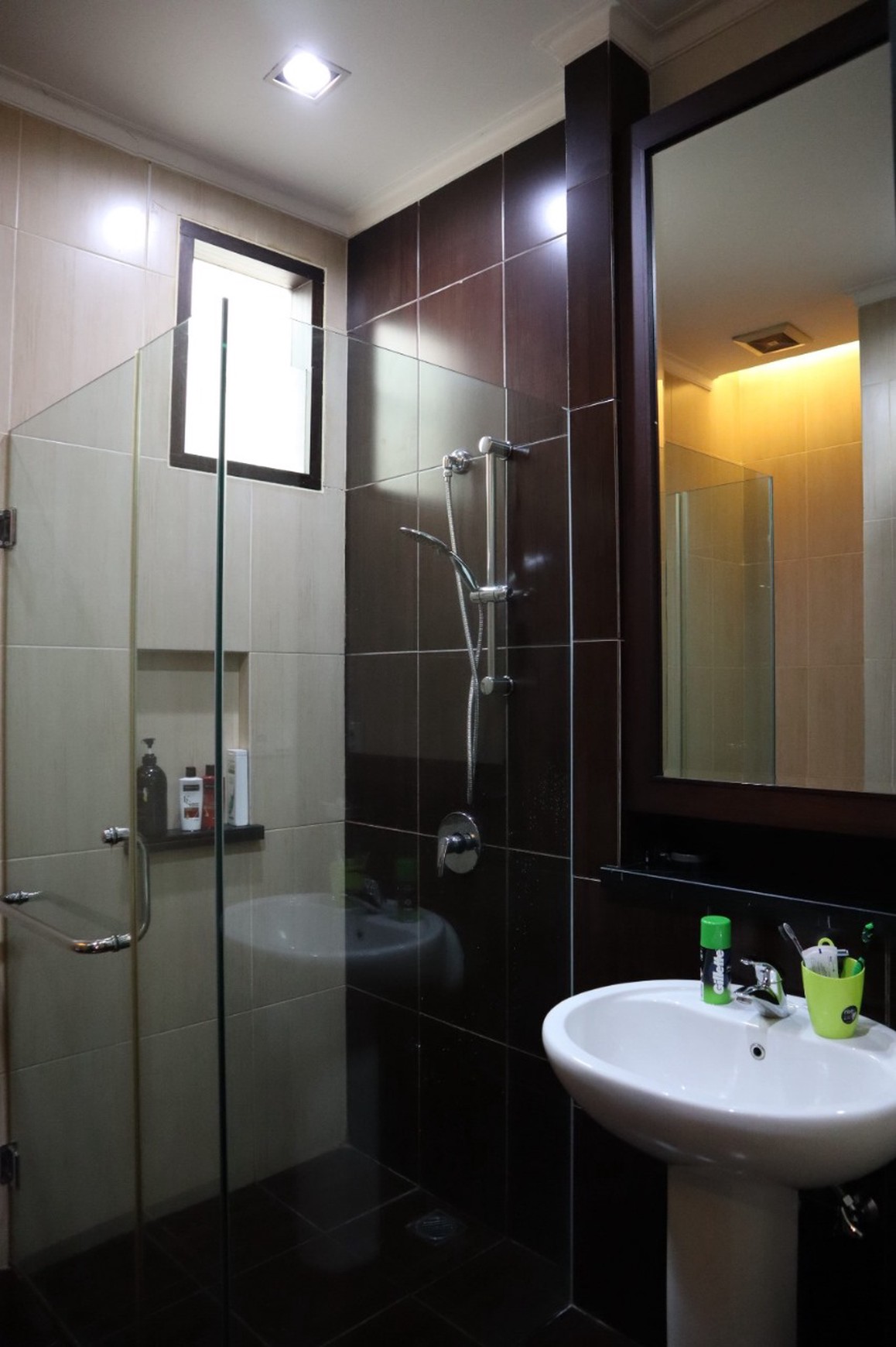 RUMAH MEWAH 3 LANTAI DENGAN KONSEP HUNIAN & KANTOR DI LOKASI PREMIUM TANJUNG DUREN RAYA