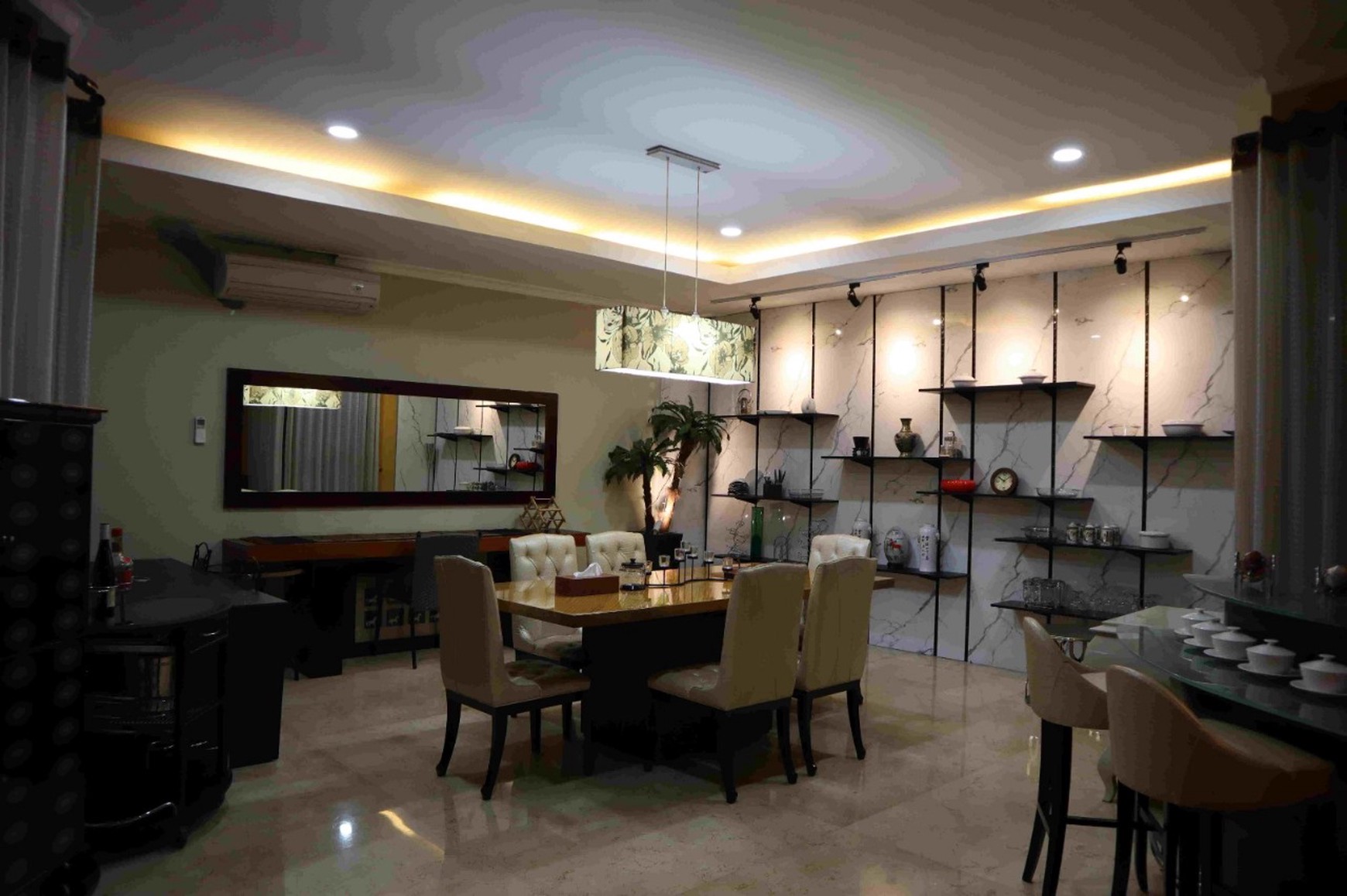 RUMAH MEWAH 3 LANTAI DENGAN KONSEP HUNIAN & KANTOR DI LOKASI PREMIUM TANJUNG DUREN RAYA