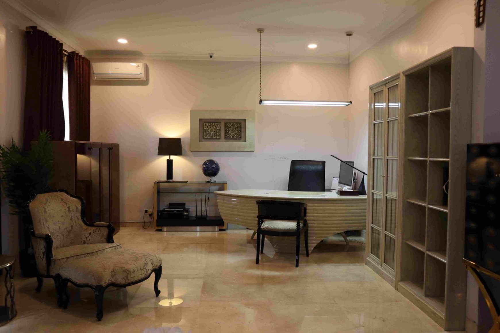 RUMAH MEWAH 3 LANTAI DENGAN KONSEP HUNIAN & KANTOR DI LOKASI PREMIUM TANJUNG DUREN RAYA