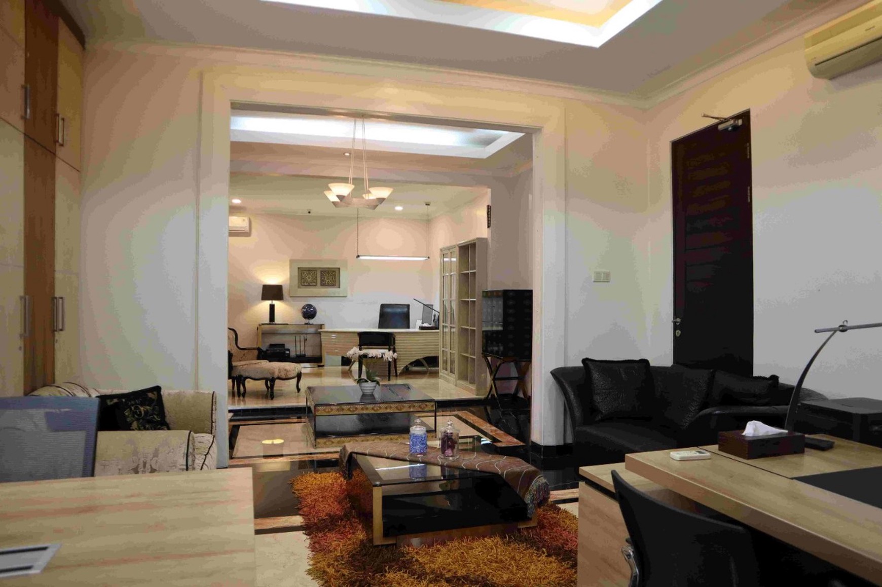 RUMAH MEWAH 3 LANTAI DENGAN KONSEP HUNIAN & KANTOR DI LOKASI PREMIUM TANJUNG DUREN RAYA