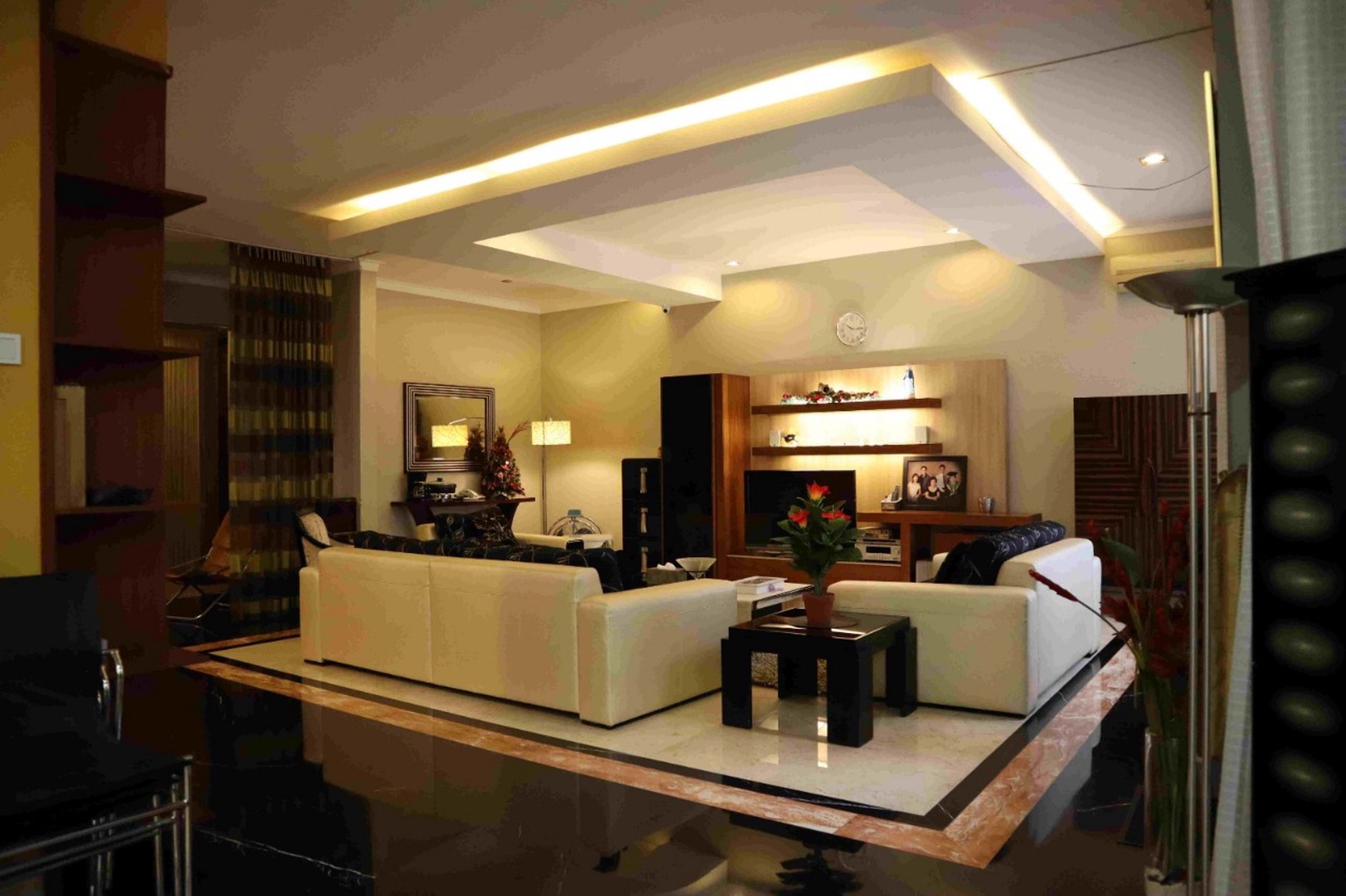 RUMAH MEWAH 3 LANTAI DENGAN KONSEP HUNIAN & KANTOR DI LOKASI PREMIUM TANJUNG DUREN RAYA