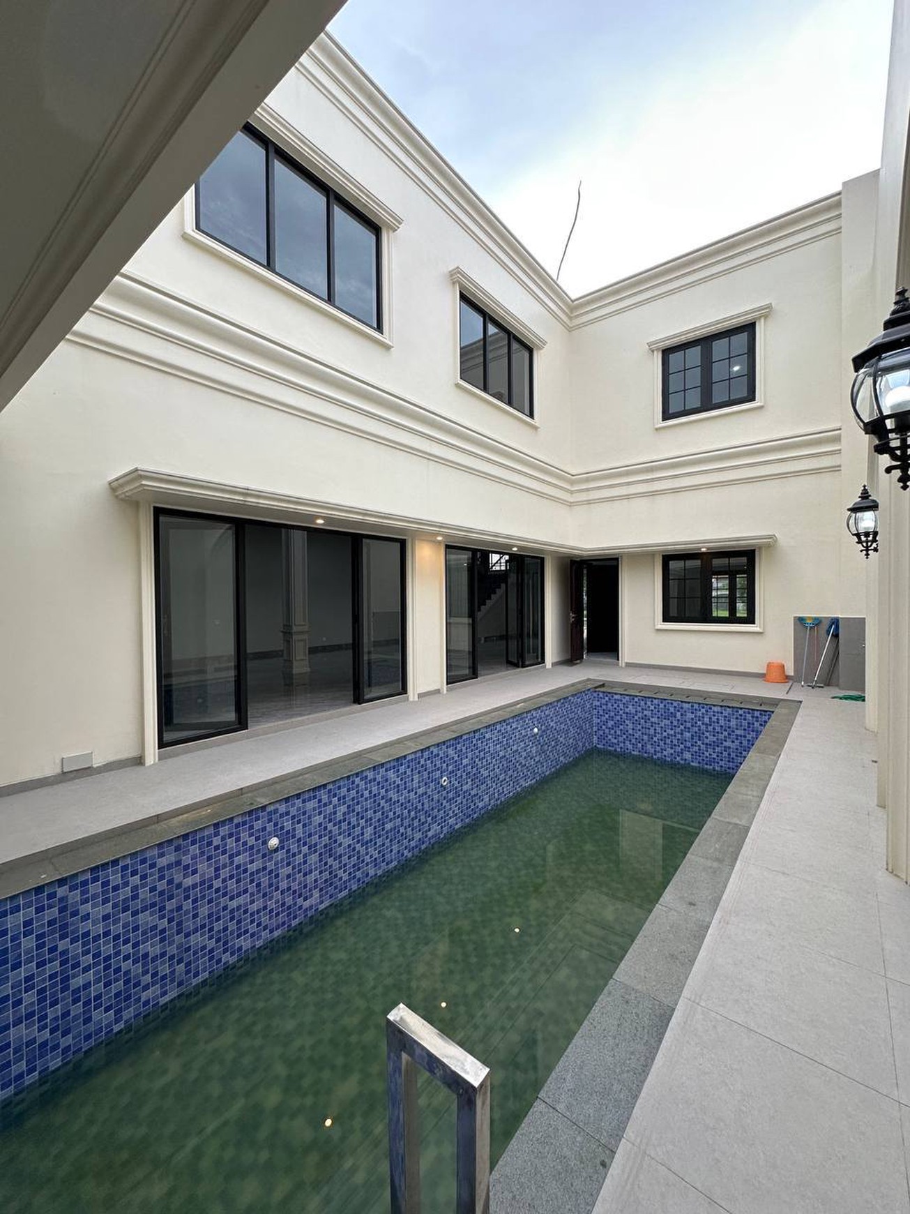 Rumah Kokoh 2 Lantai, Rapi Siap Huni di Kota Wisata Cibubur 