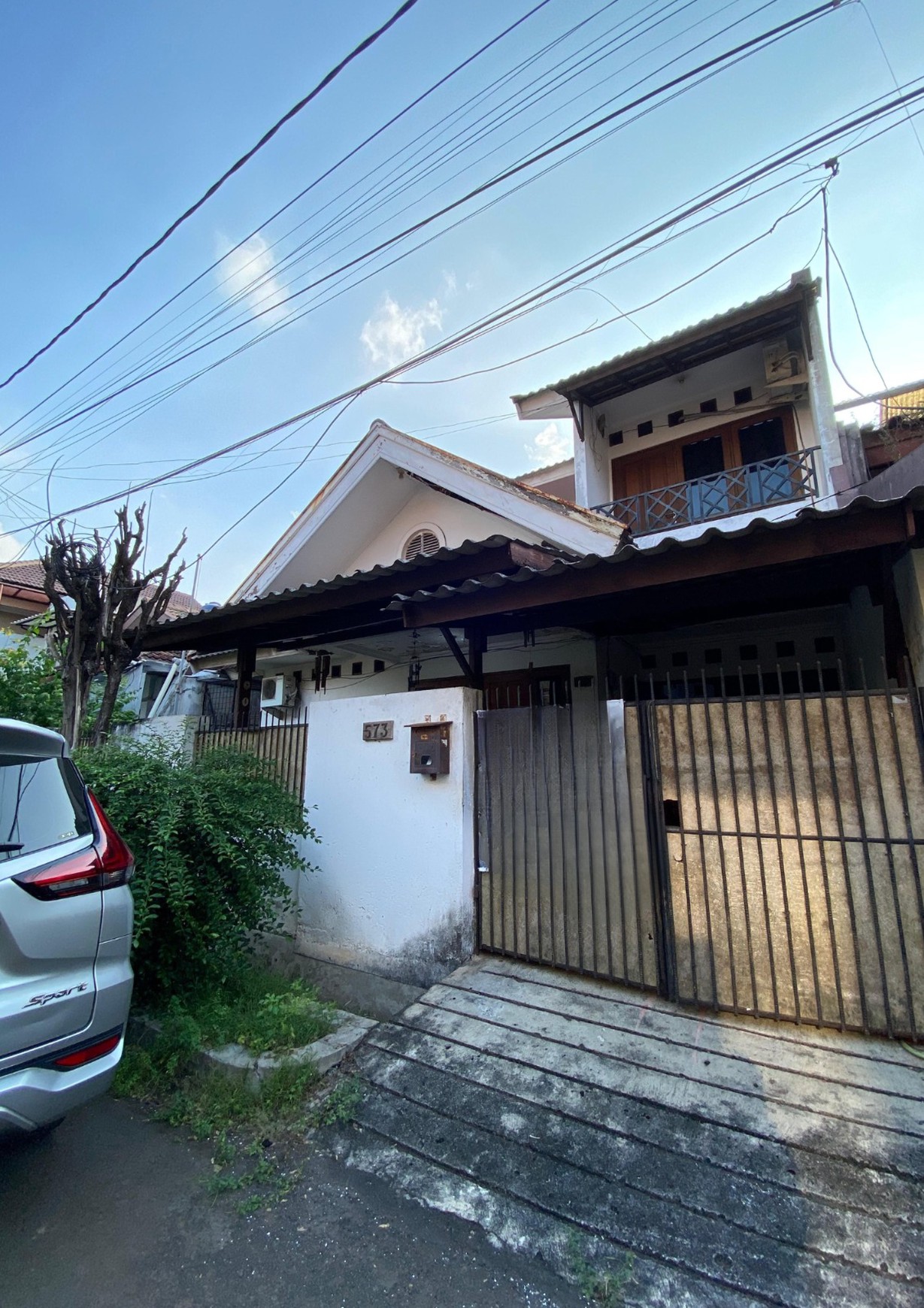 Rumah Murah 2 Lantai Dengan 5 Kamar Tidur Dalam Komplek Strategis di Cinere