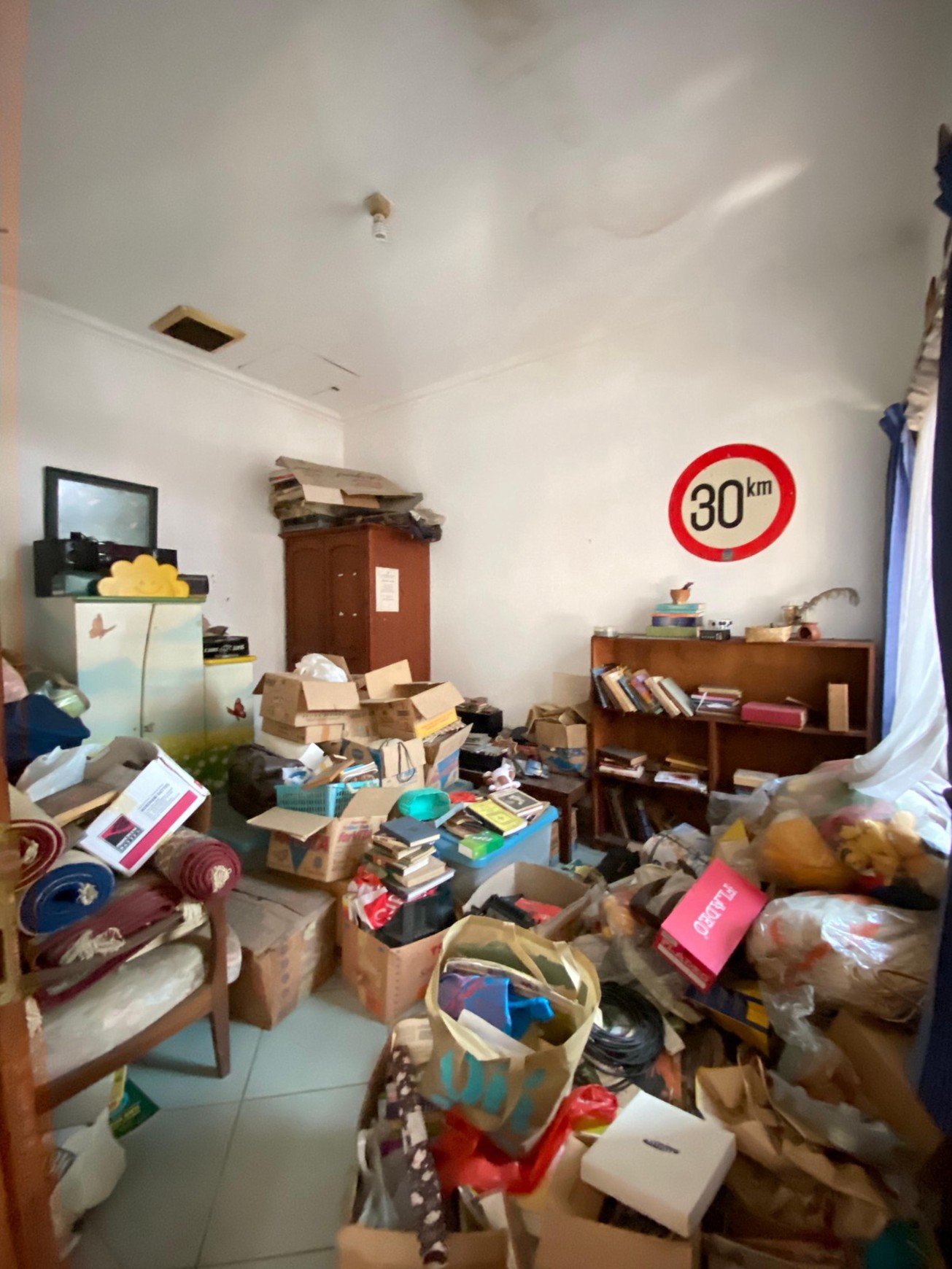 Rumah Murah 2 Lantai Dengan 5 Kamar Tidur Dalam Komplek Strategis di Cinere