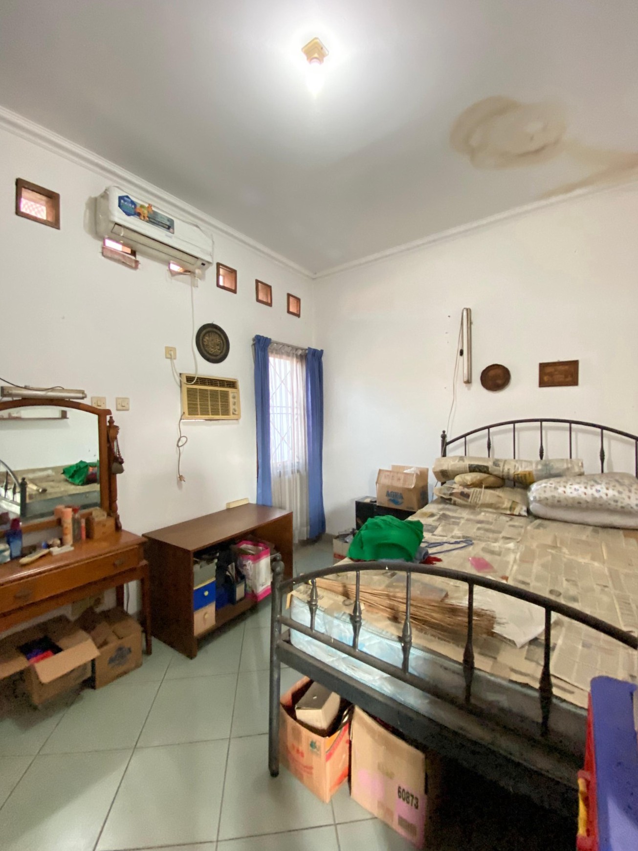 Rumah Murah 2 Lantai Dengan 5 Kamar Tidur Dalam Komplek Strategis di Cinere