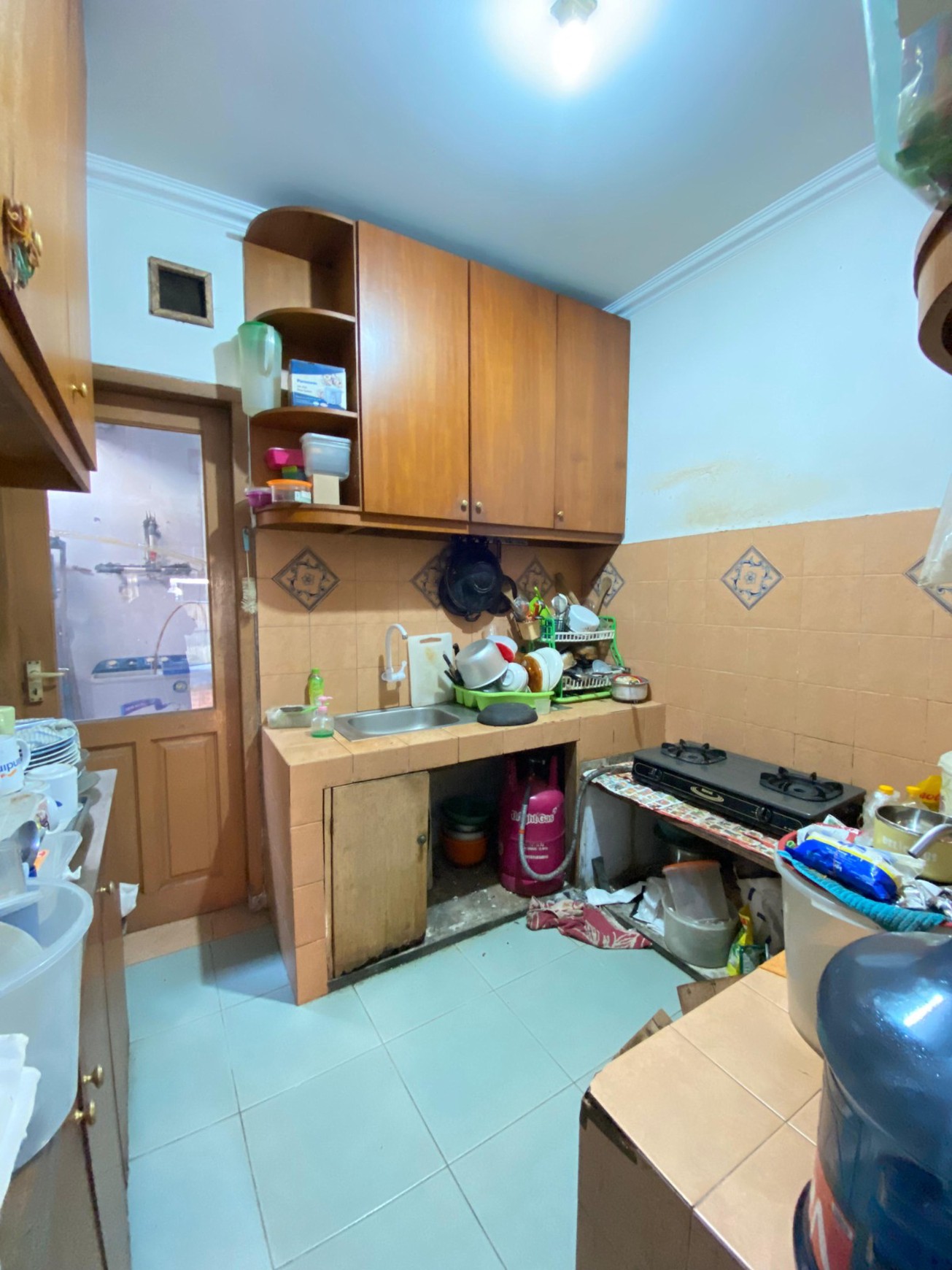 Rumah Murah 2 Lantai Dengan 5 Kamar Tidur Dalam Komplek Strategis di Cinere