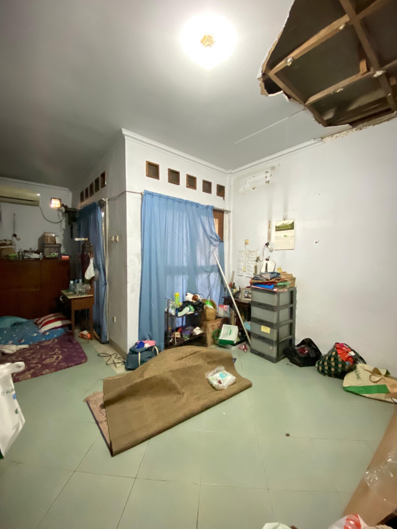 Rumah Murah 2 Lantai Dengan 5 Kamar Tidur Dalam Komplek Strategis di Cinere