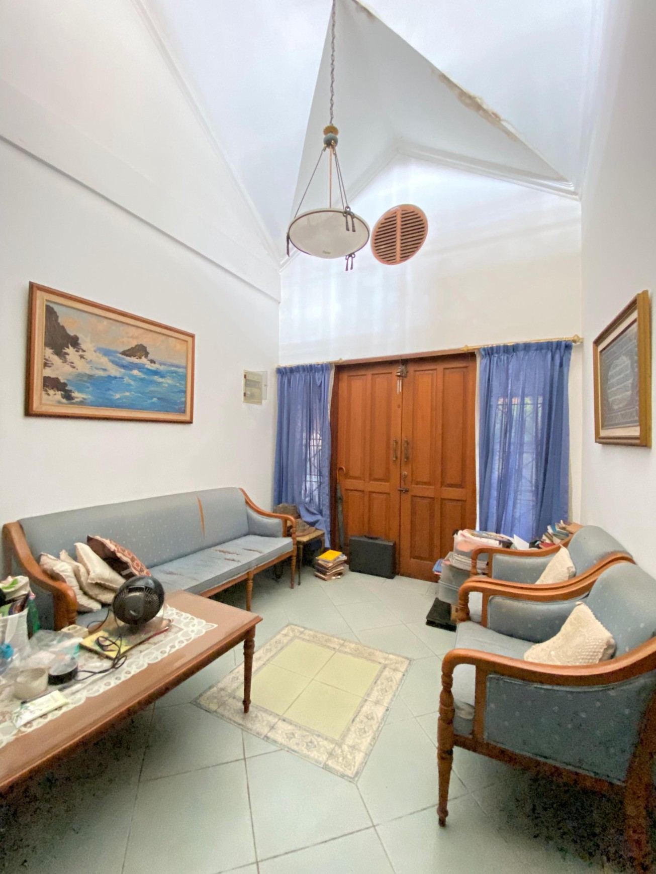 Rumah Murah 2 Lantai Dengan 5 Kamar Tidur Dalam Komplek Strategis di Cinere