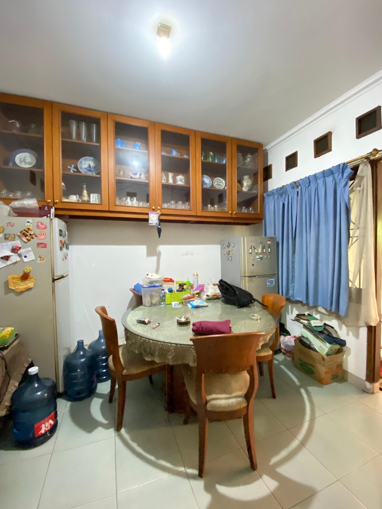 Rumah Murah 2 Lantai Dengan 5 Kamar Tidur Dalam Komplek Strategis di Cinere