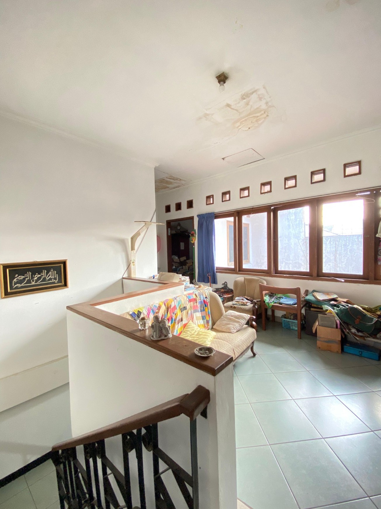 Rumah Murah 2 Lantai Dengan 5 Kamar Tidur Dalam Komplek Strategis di Cinere