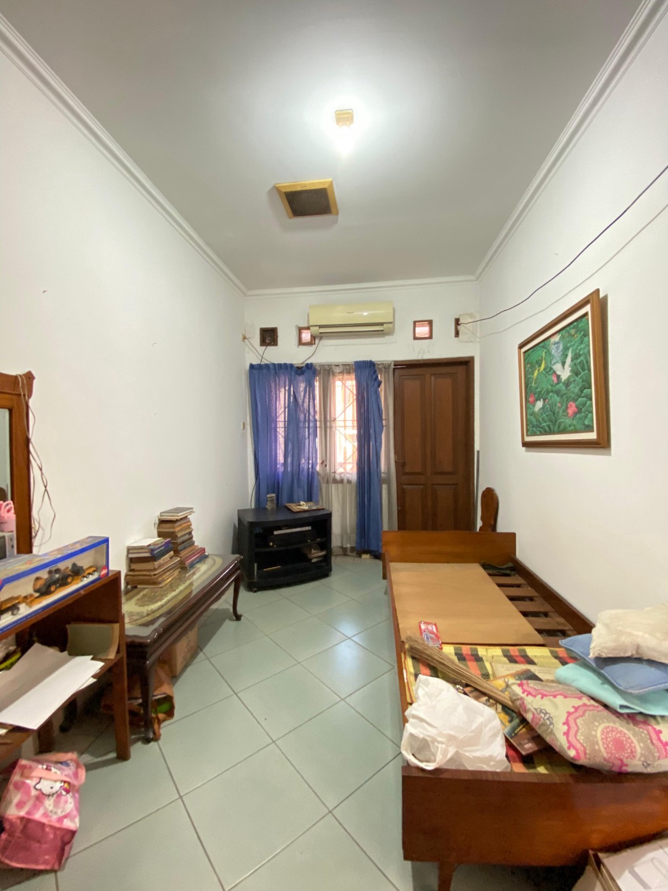 Rumah Murah 2 Lantai Dengan 5 Kamar Tidur Dalam Komplek Strategis di Cinere