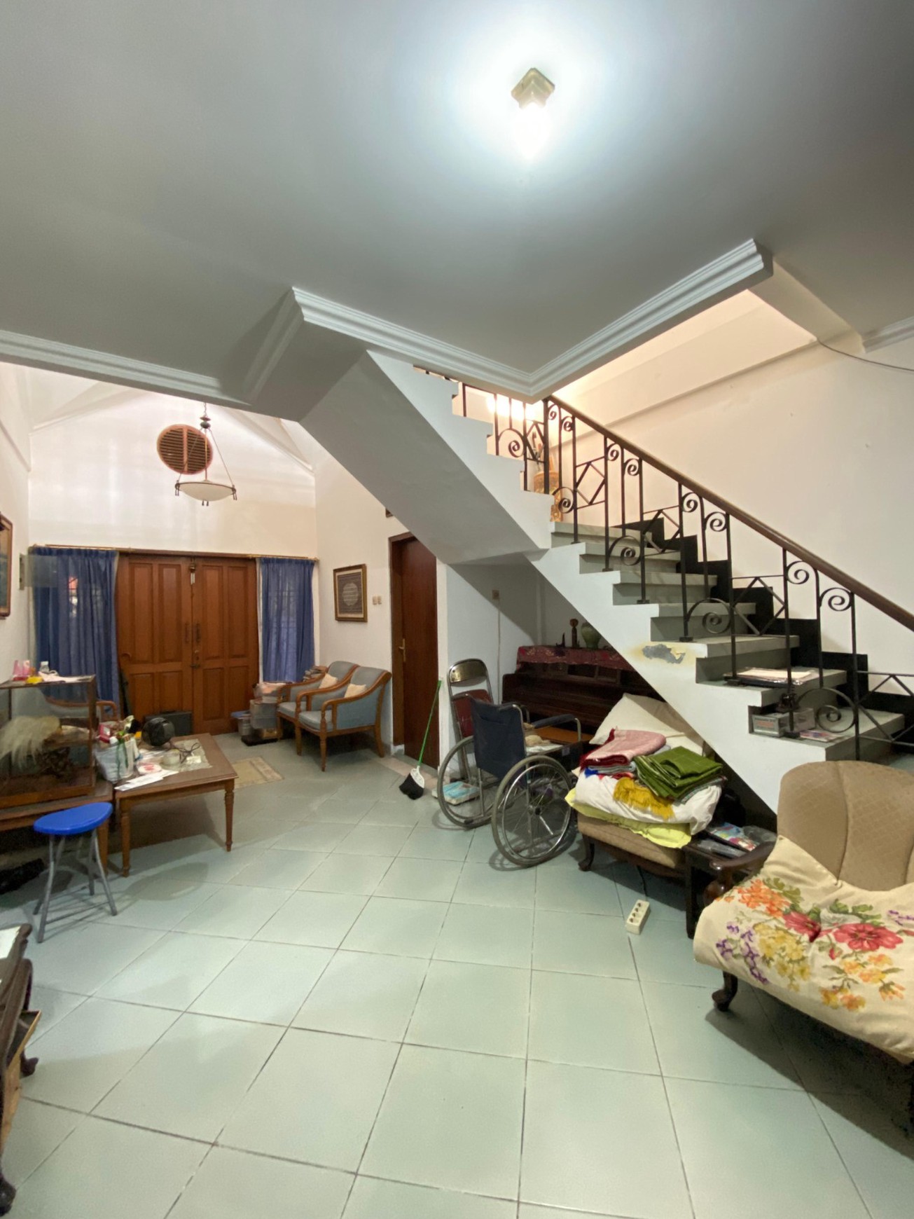 Rumah Murah 2 Lantai Dengan 5 Kamar Tidur Dalam Komplek Strategis di Cinere