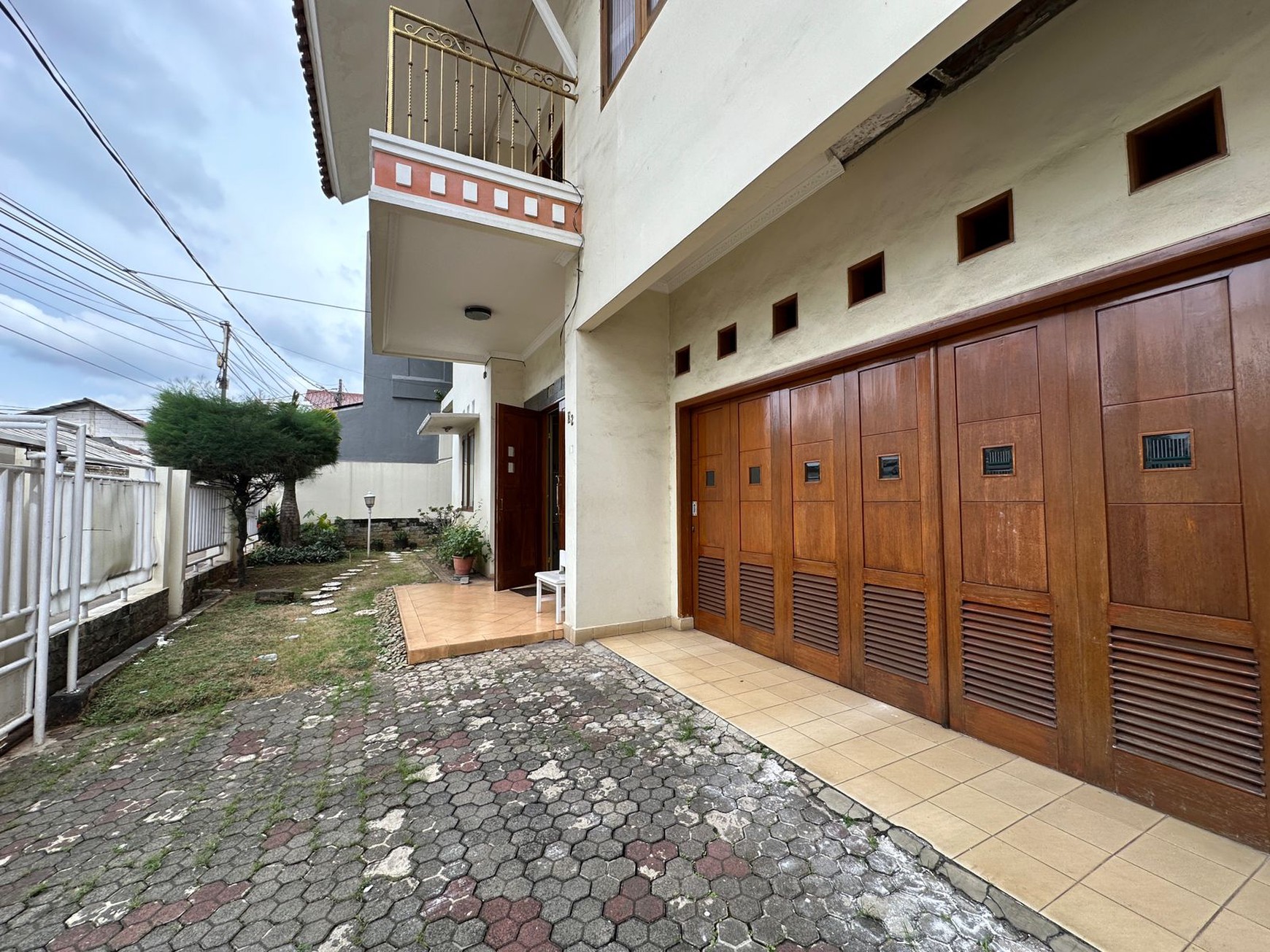 Rumah Siap Huni 2 lantai di Komplek Permata Hijau II