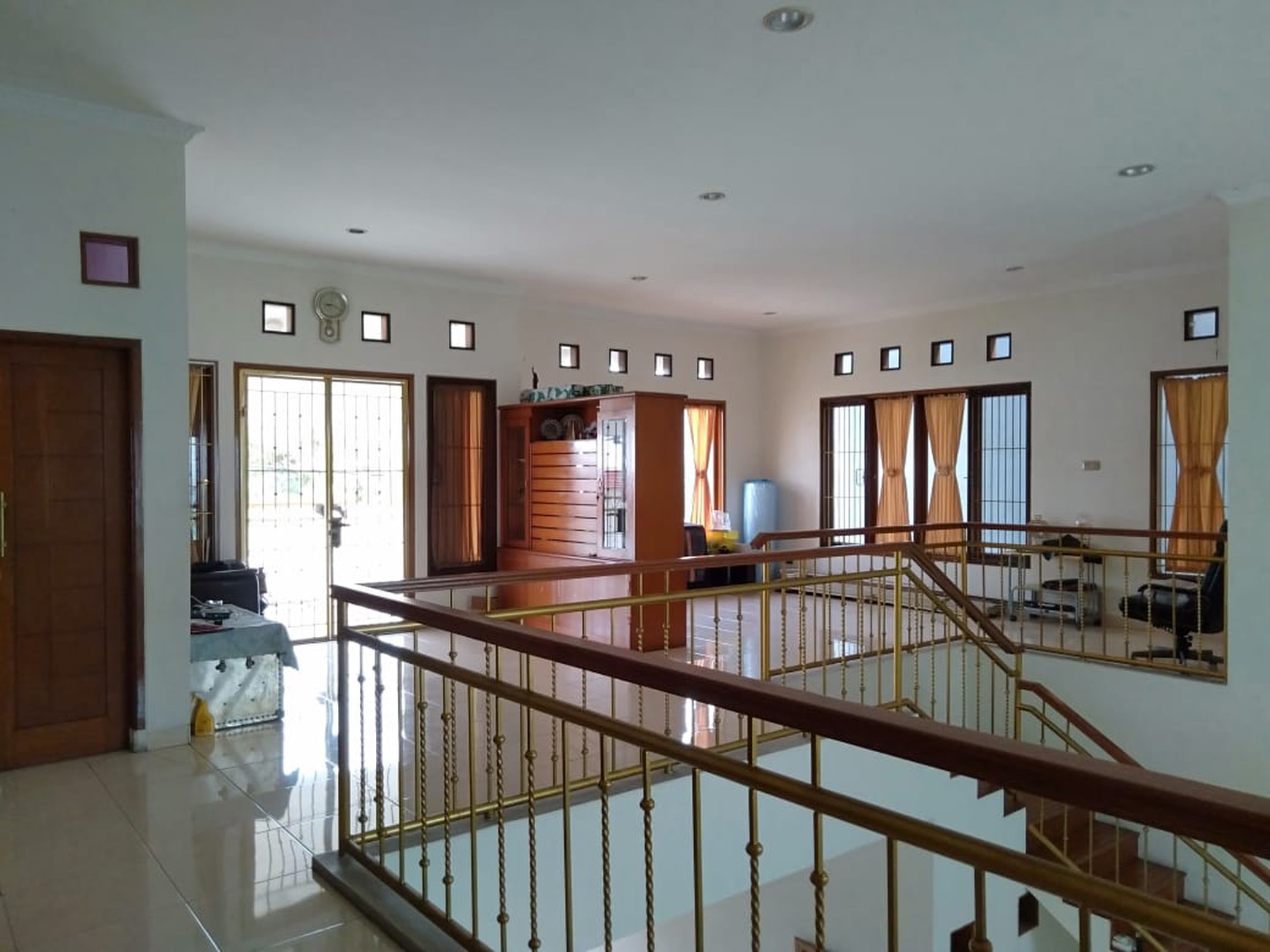 Rumah Siap Huni 2 lantai di Komplek Permata Hijau II