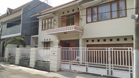 Rumah Siap Huni 2 lantai di Komplek Permata Hijau II