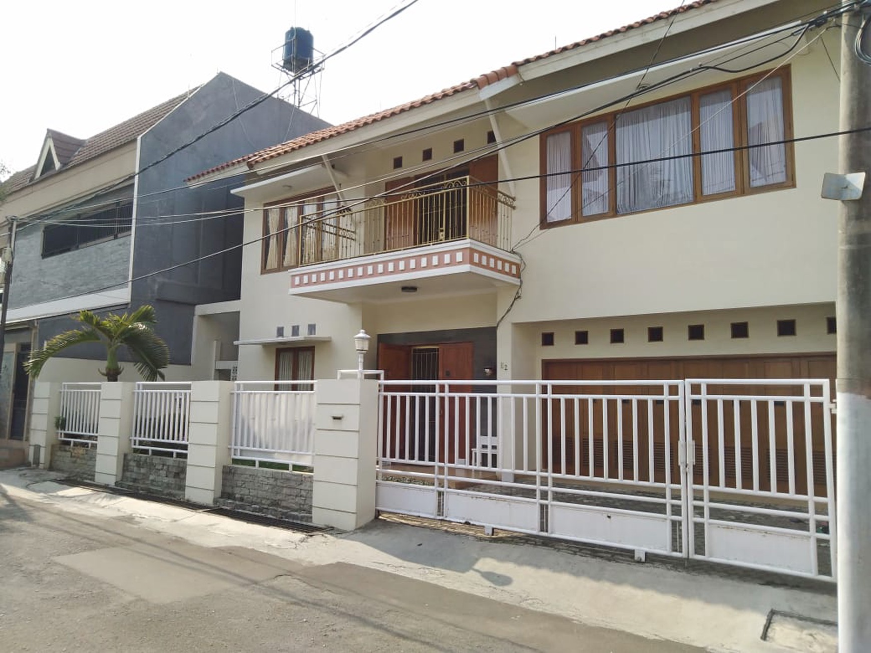 Rumah Siap Huni 2 lantai di Komplek Permata Hijau II