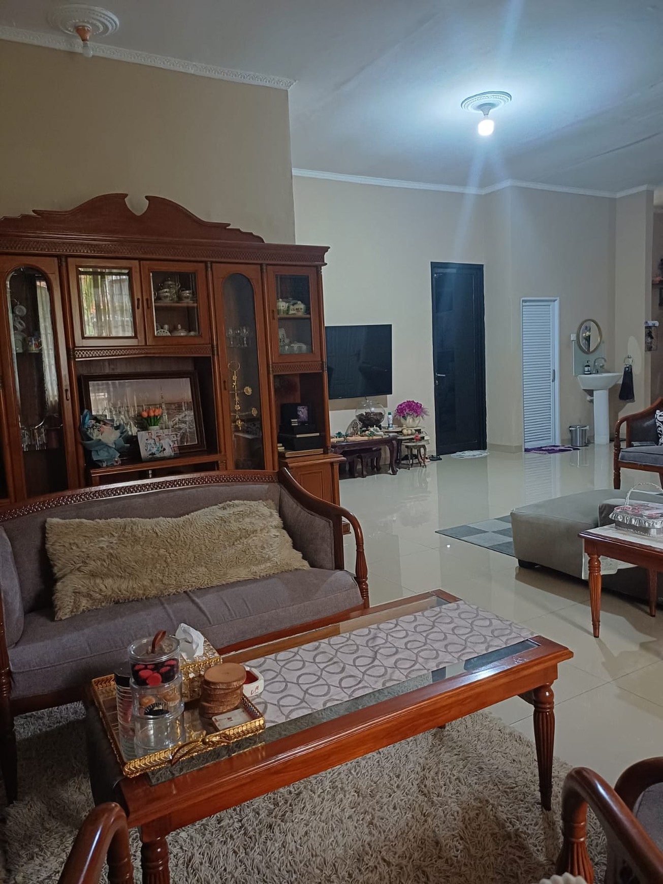 Rumah HOOK Full Furnished Siap Huni dengan Hunian Nyaman dan Asri di Ciputat