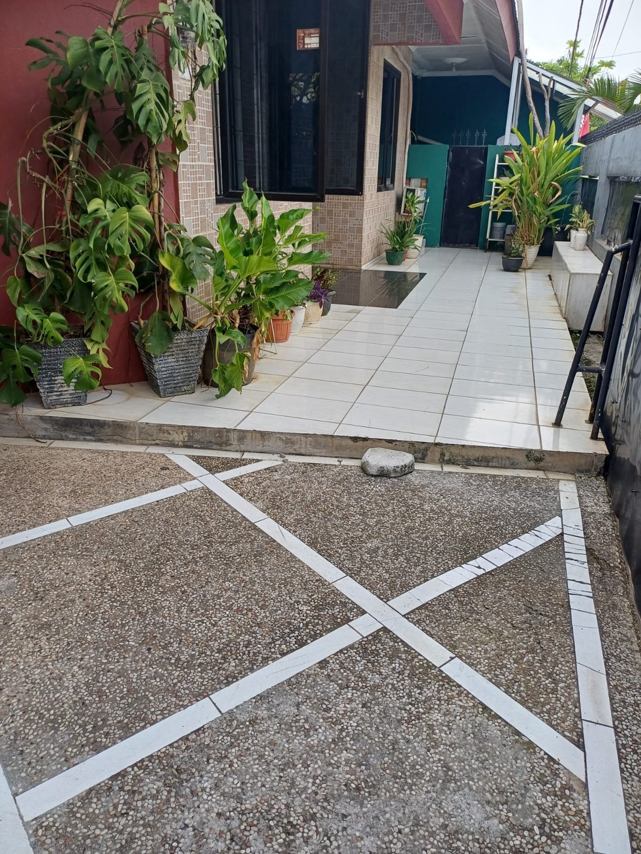 Rumah HOOK Full Furnished Siap Huni dengan Hunian Nyaman dan Asri di Ciputat