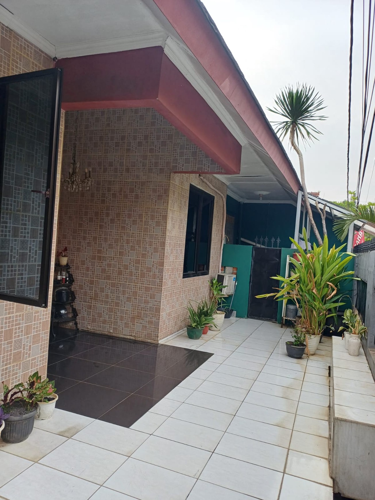 Rumah HOOK Full Furnished Siap Huni dengan Hunian Nyaman dan Asri di Ciputat