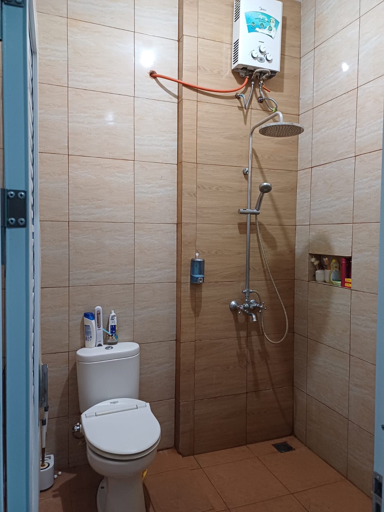 Rumah HOOK Full Furnished Siap Huni dengan Hunian Nyaman dan Asri di Ciputat