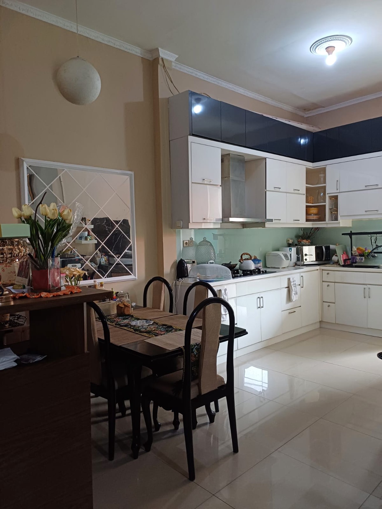 Rumah HOOK Full Furnished Siap Huni dengan Hunian Nyaman dan Asri di Ciputat