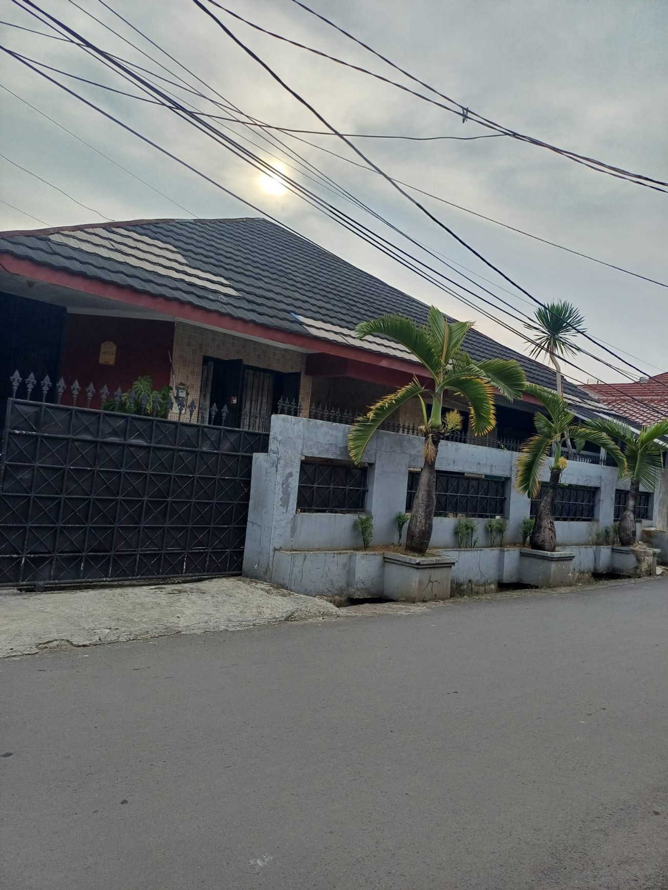 Rumah HOOK Full Furnished Siap Huni dengan Hunian Nyaman dan Asri di Ciputat