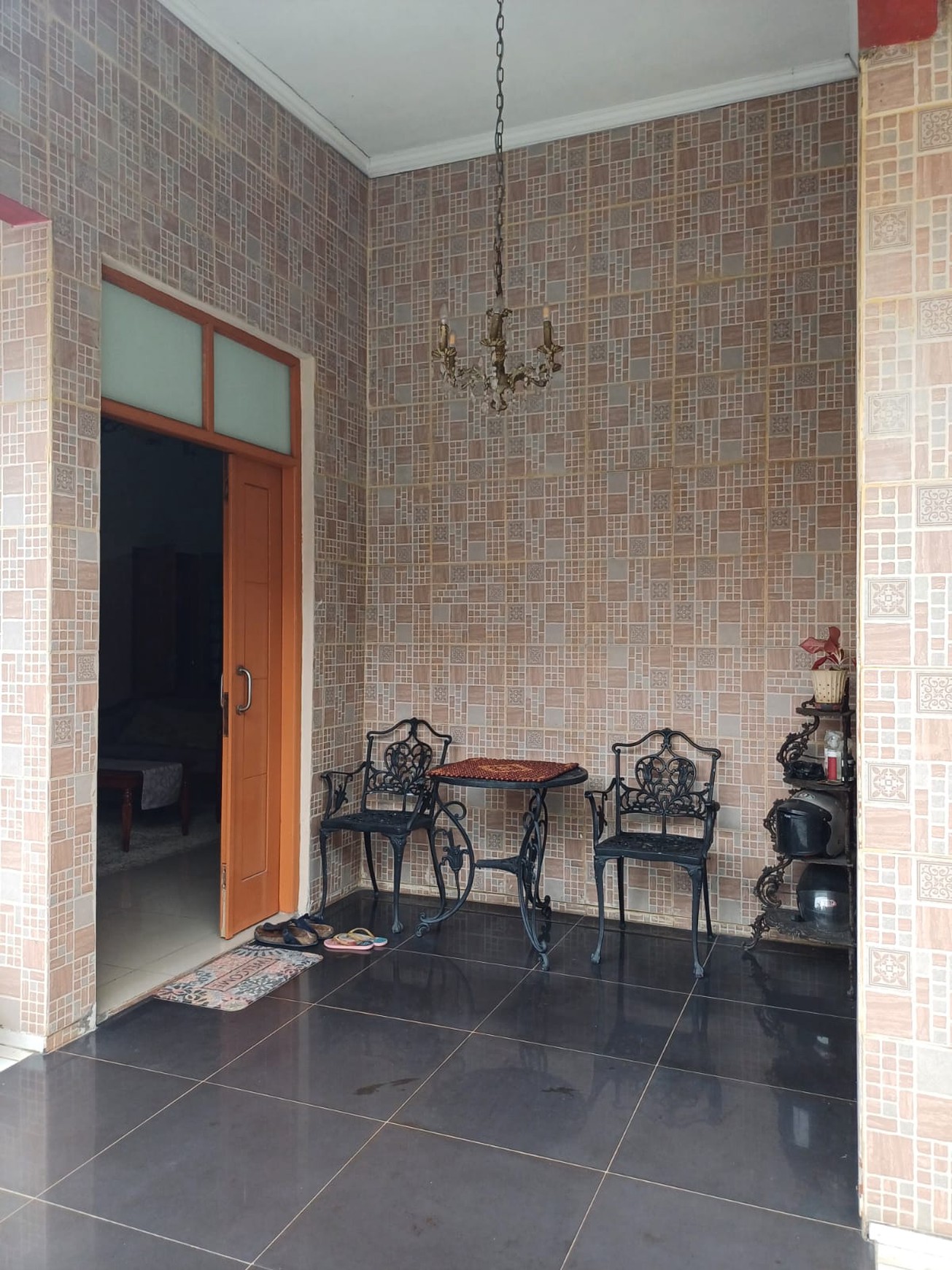 Rumah HOOK Full Furnished Siap Huni dengan Hunian Nyaman dan Asri di Ciputat