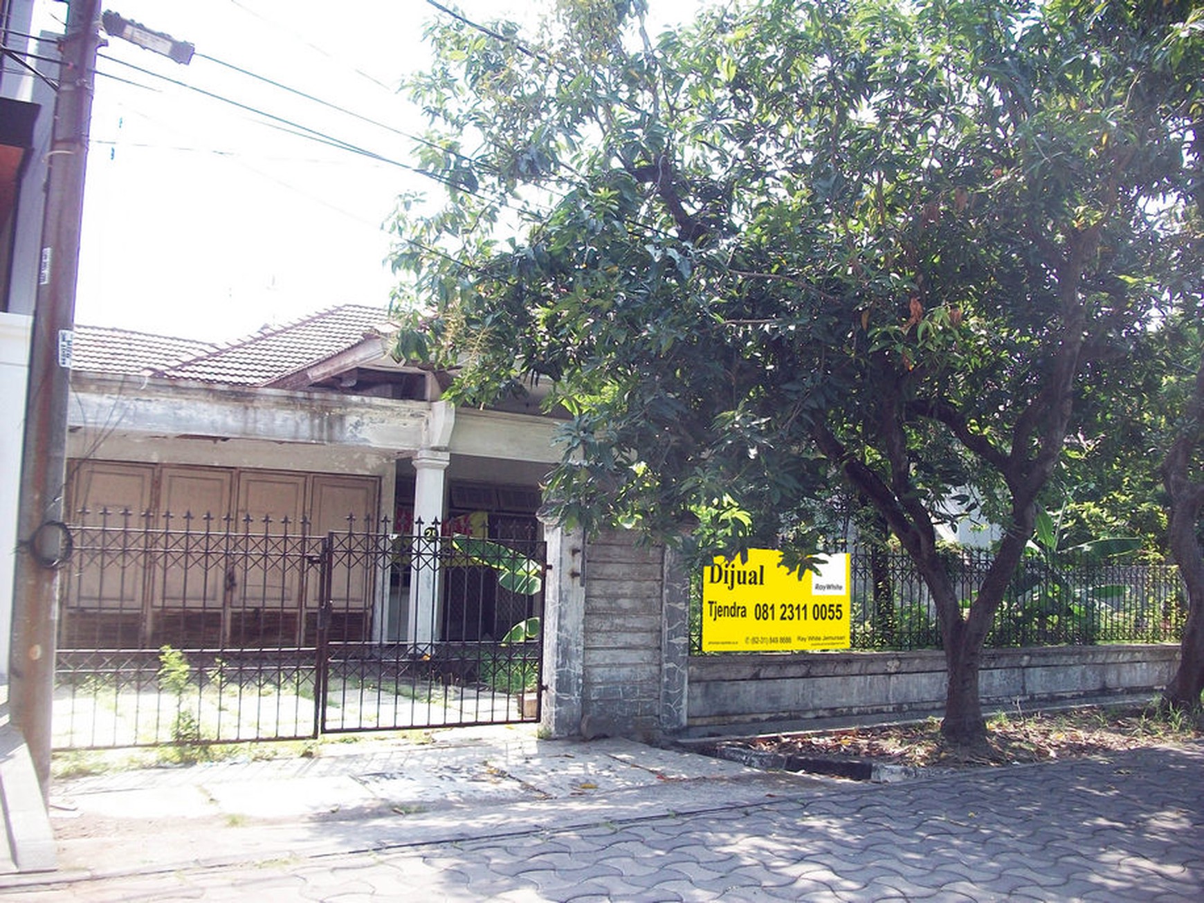 Rumah di Manyar Indah Surabaya Timur, Row Jalan Lebar bisa 3 mobil, SHM - TS -