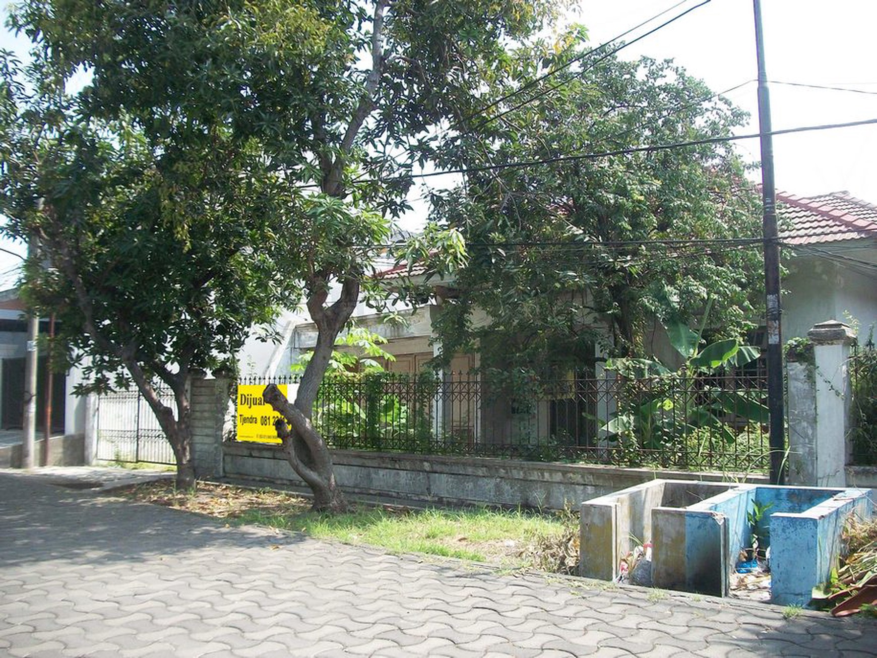 Rumah di Manyar Indah Surabaya Timur, Row Jalan Lebar bisa 3 mobil, SHM - TS -