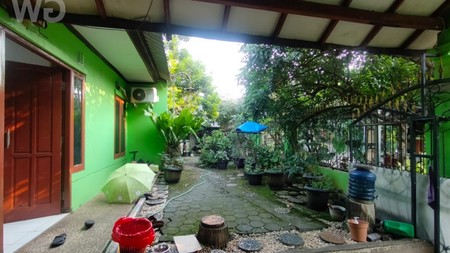 Dukuh Zamrud Rumah Dijual- Luas, Asri & Strategis, Cocok untuk Keluarga Besar!