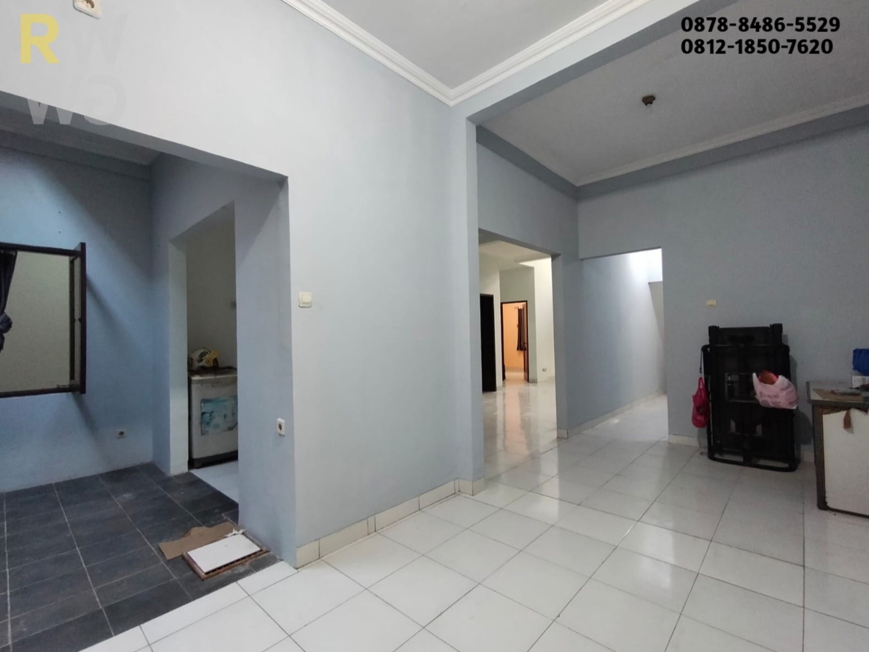 Disewakan Rumah 2 Lantai Luas di Grand Wisata - Depan Taman, Dekat Ruko & Akses Tol!